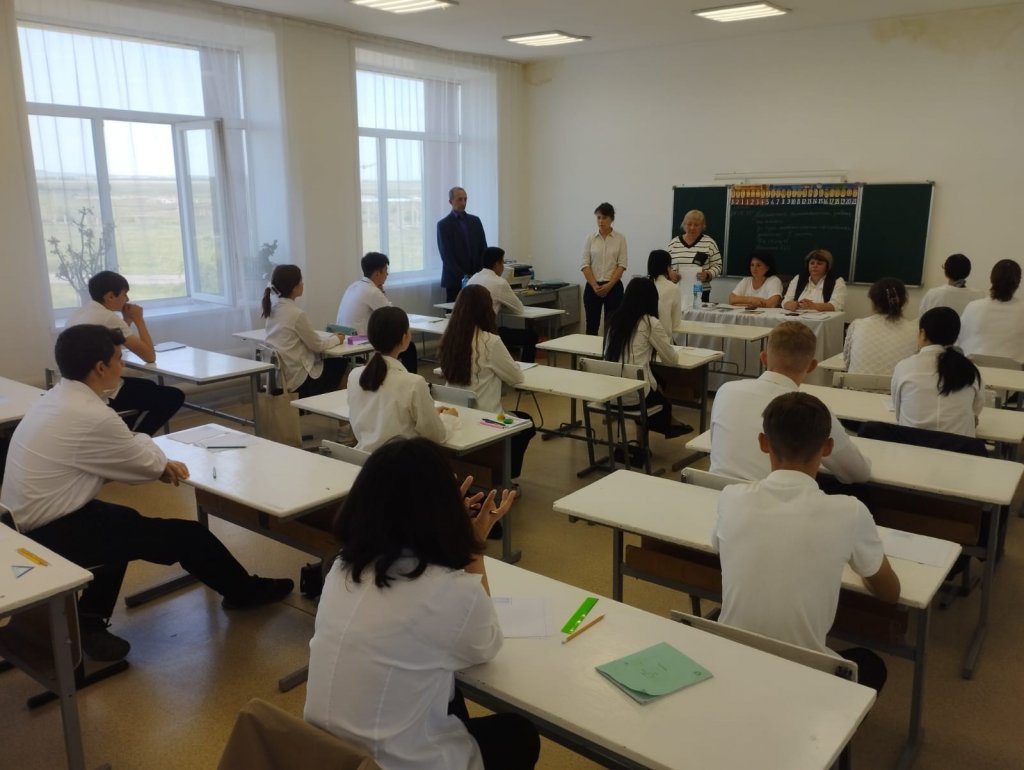 Қоғамдық көліктегі қудалаудың порно видеосы